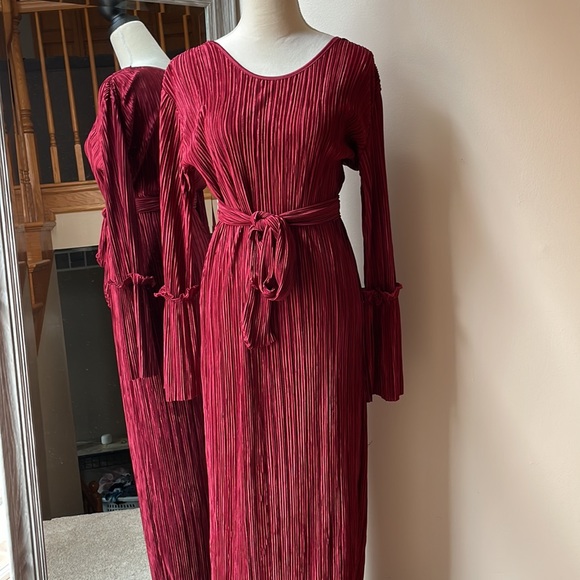 Red roush maxi dress with waist tie - Picture 2 of 5